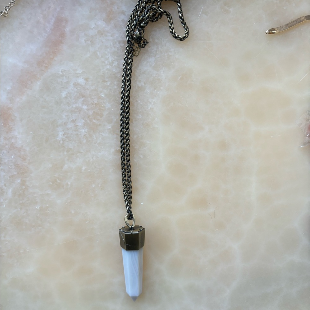 Kendra Scott necklace